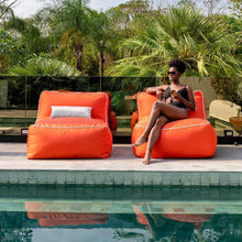 Carregar imagem no visualizador da galeria, 2 Puffs Poltrona Joy
